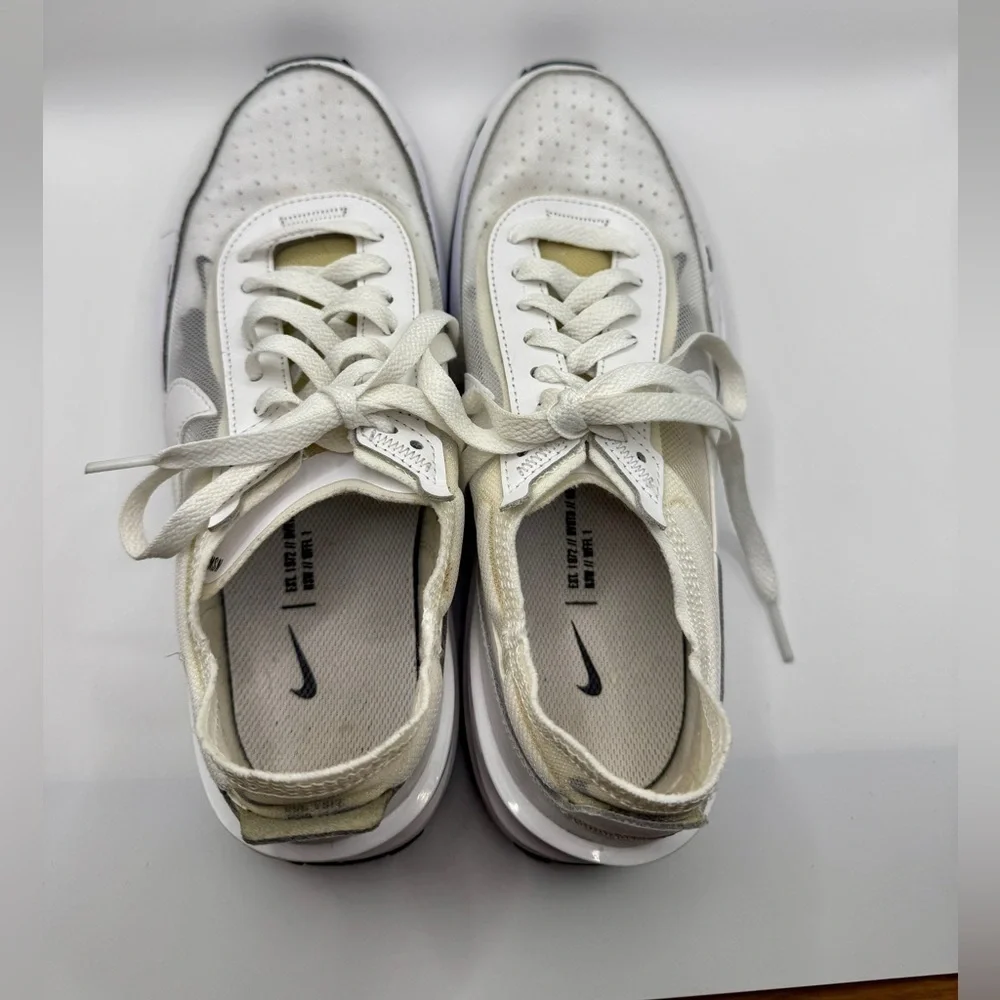 Nike waffle one white mesh sneakers activewear athleisure tennis shoes size 8